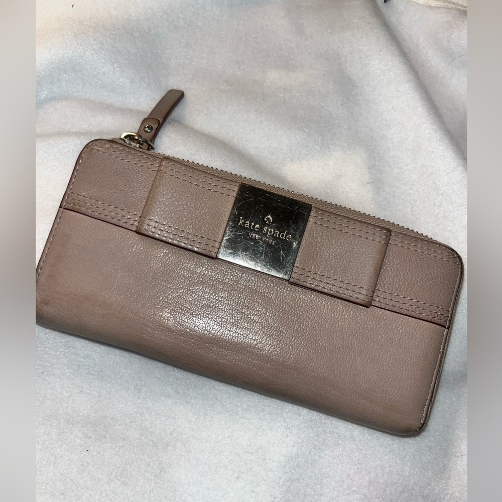 Kate Spade Blush Leather Zip Wallet
